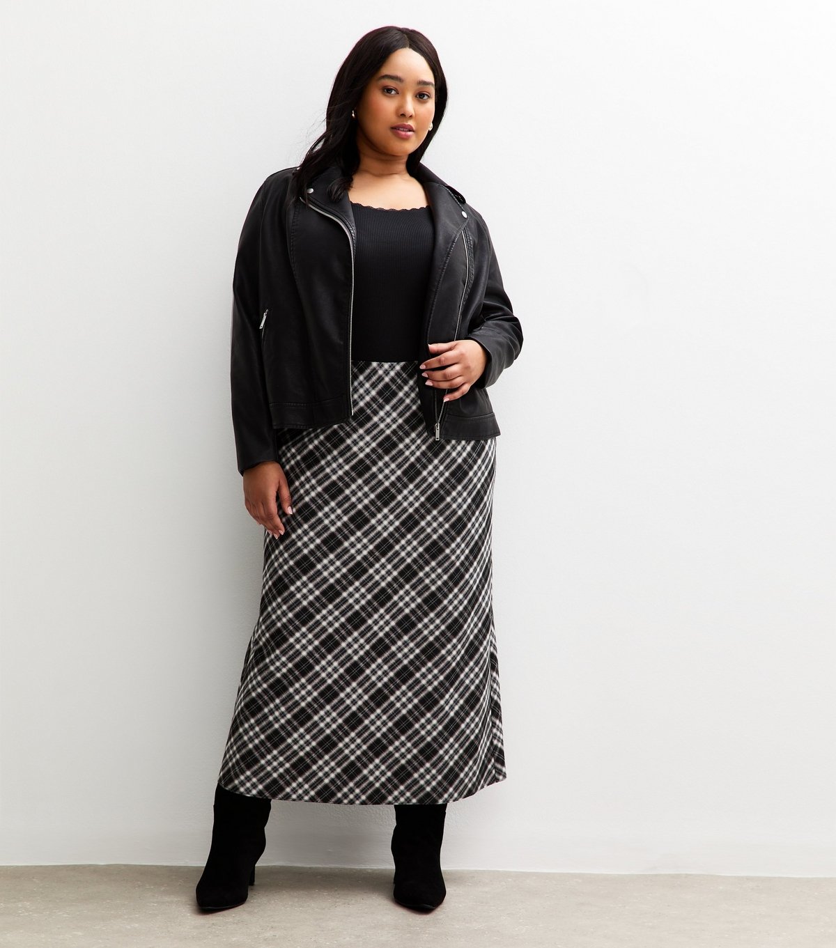 New Look Women's Plus Size Black Checked Midi Skirt Curves New Look - 3