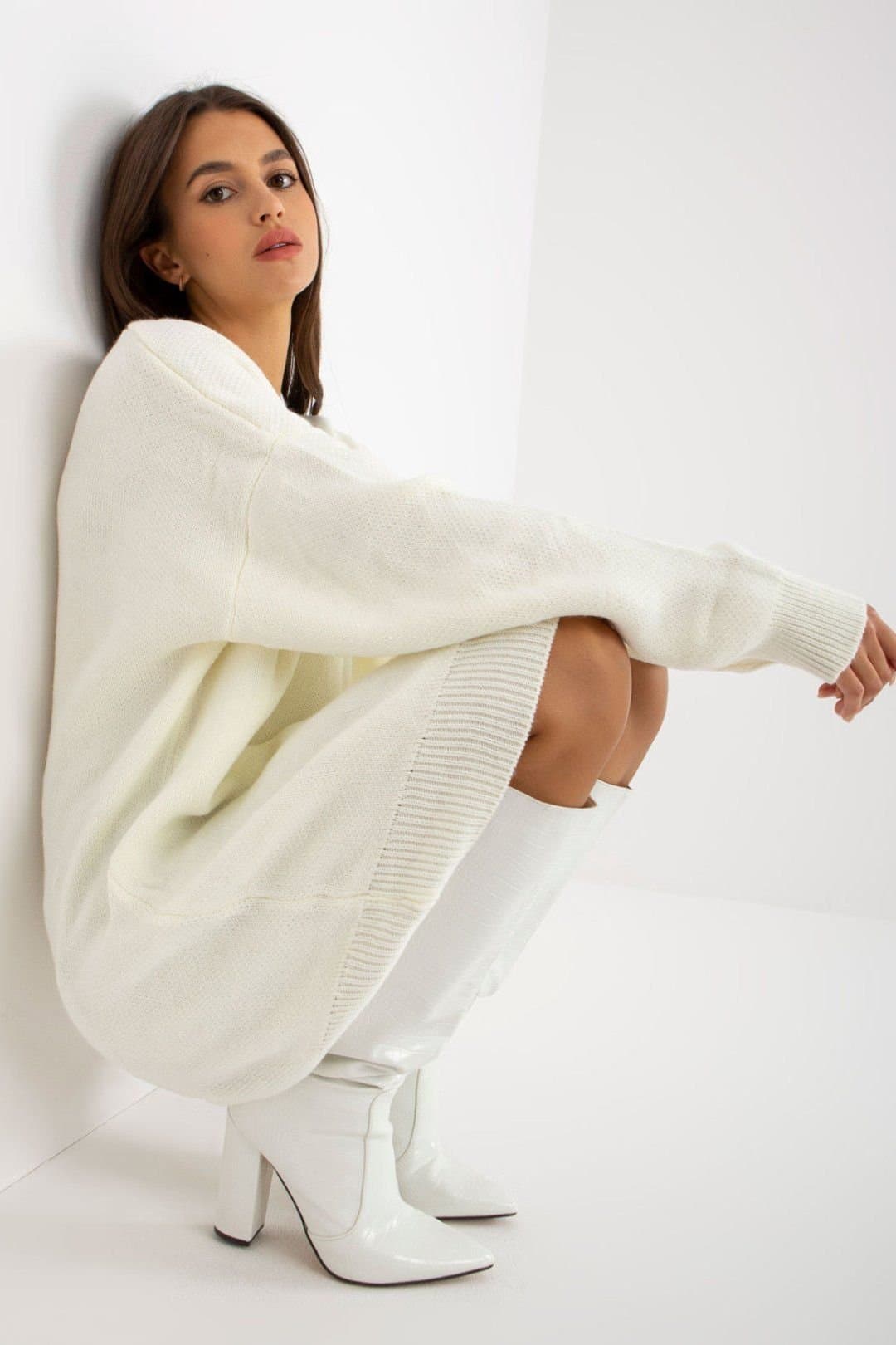 Love Lace Love Lace Women's Extended Cut Heart Neck Sweater Long Sleeve in Cream