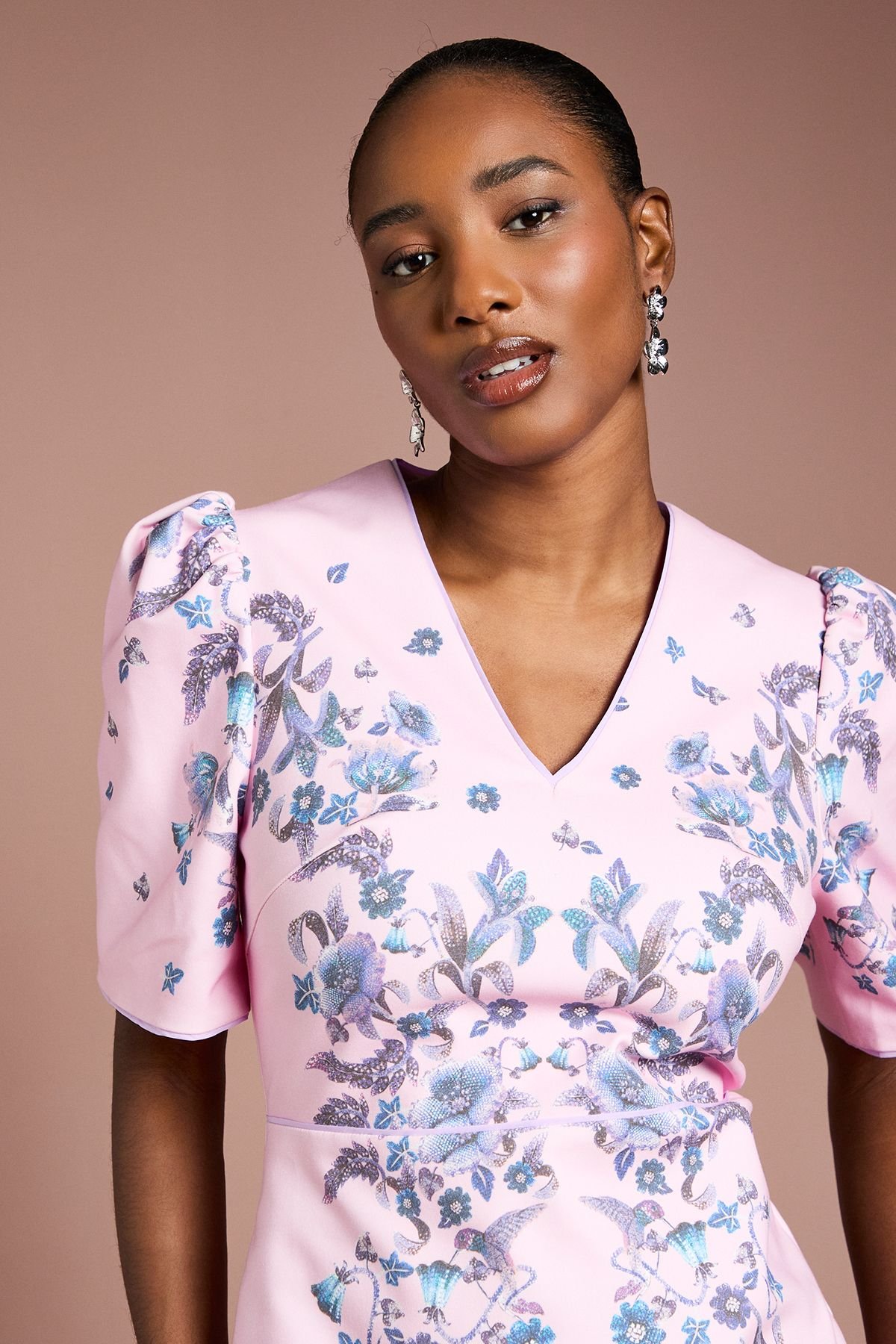 Coast Coast Women's Puff Sleeve Floral Placement Print Structured Cotton Pencil Dress in Lilac - 4