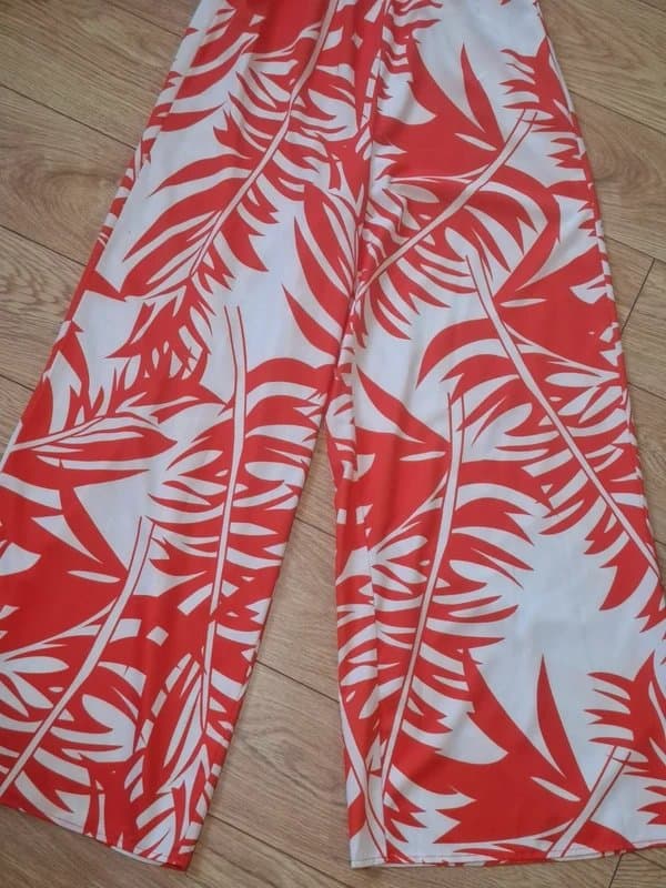 Boutique Halter Neck Wide Leg Jumpsuit | Tropical Leaf Print | UK 8–10