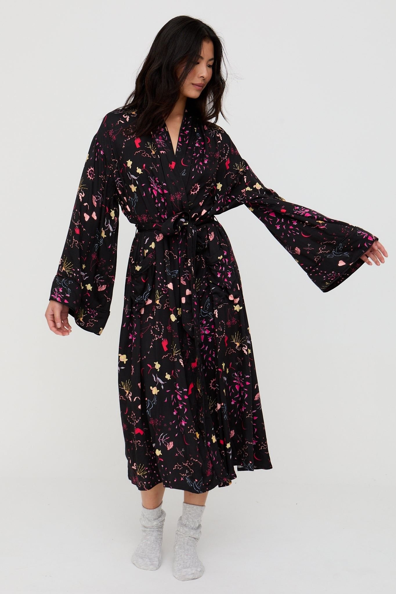 Lily and Lionel Lily and Lionel Women's Corina Kimono Style Love Letter Print Robe In Black - 2
