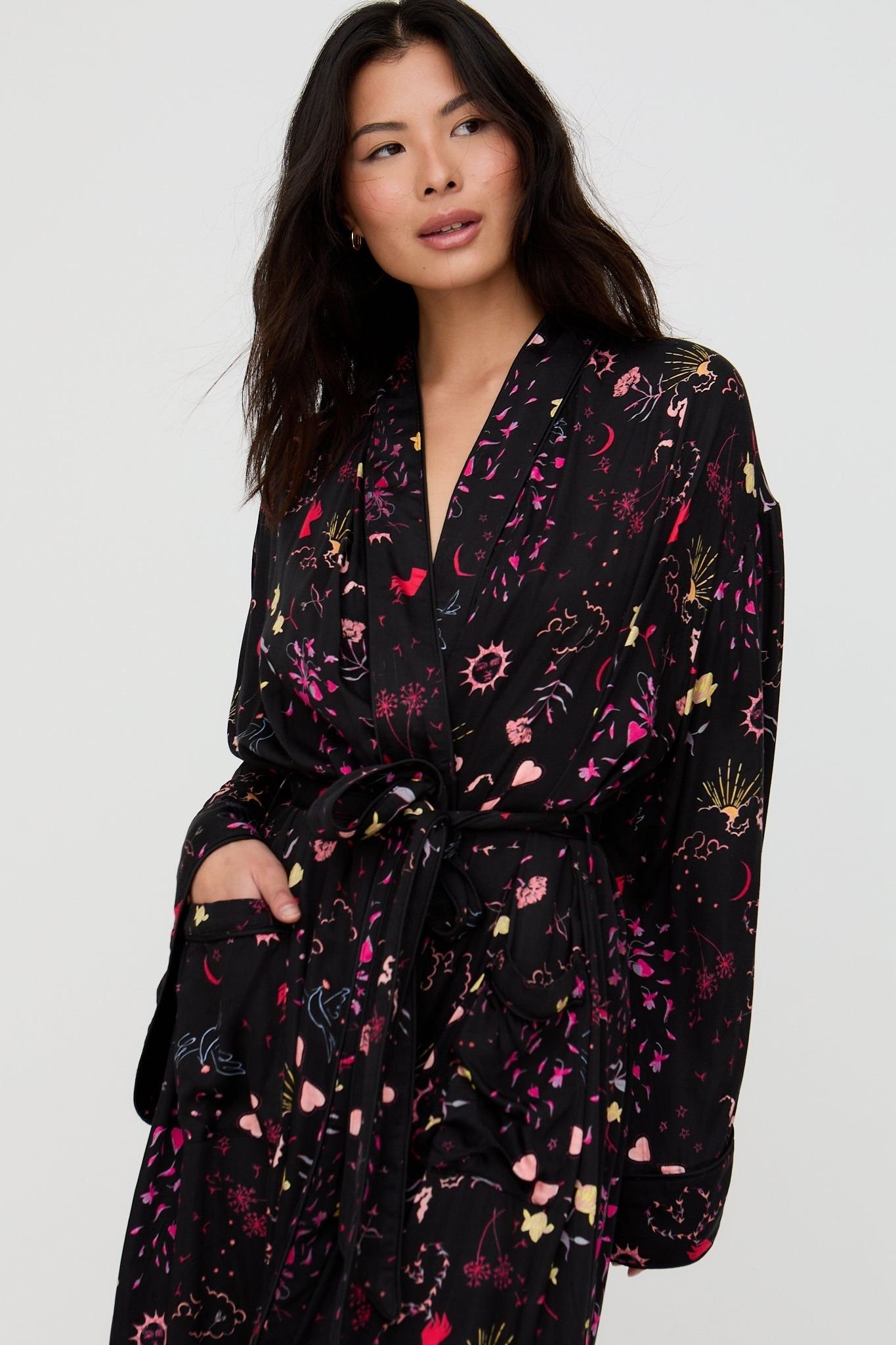 Lily and Lionel Lily and Lionel Women's Corina Kimono Style Love Letter Print Robe In Black - 3