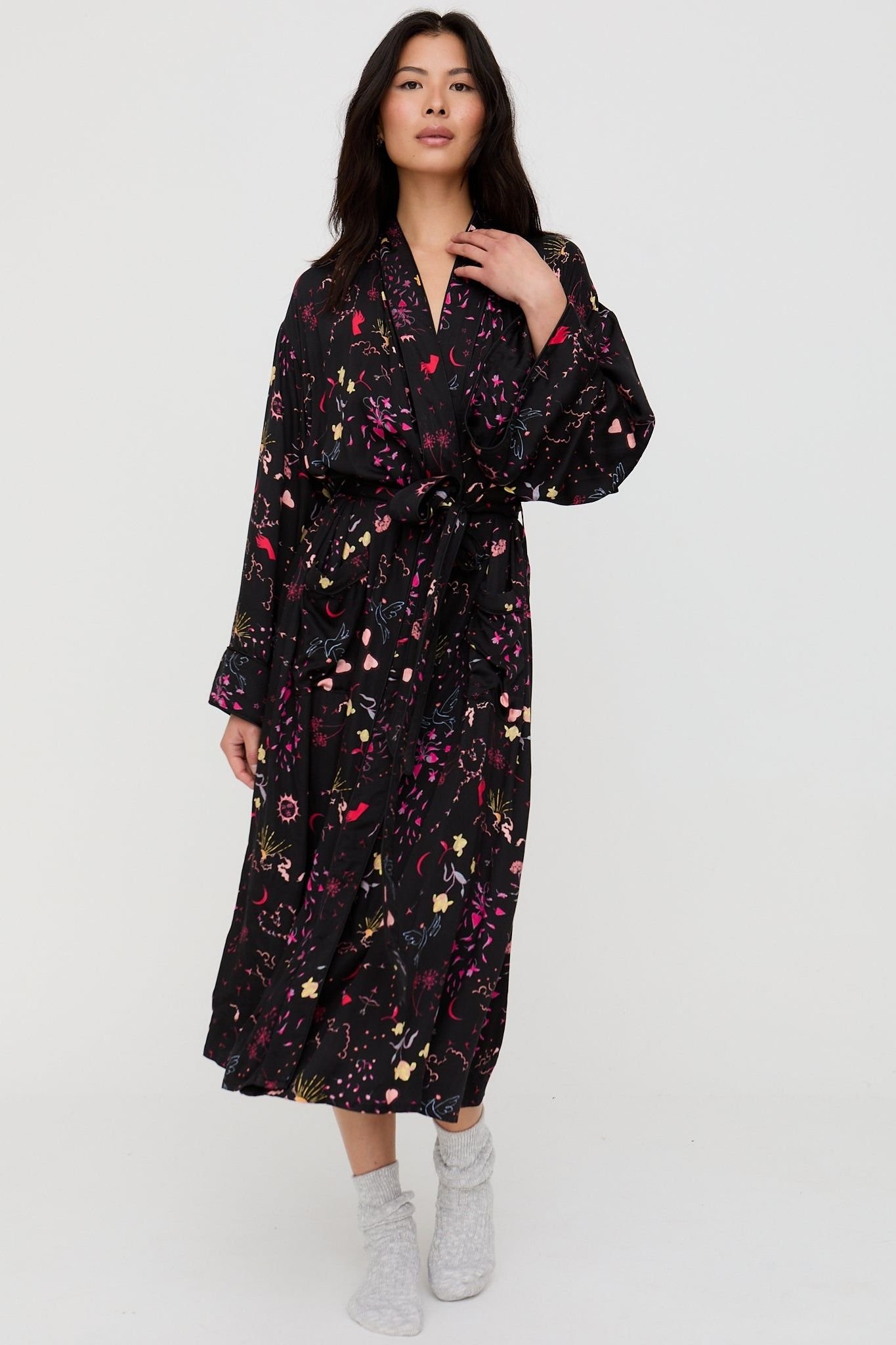 Lily and Lionel Lily and Lionel Women's Corina Kimono Style Love Letter Print Robe In Black - 4