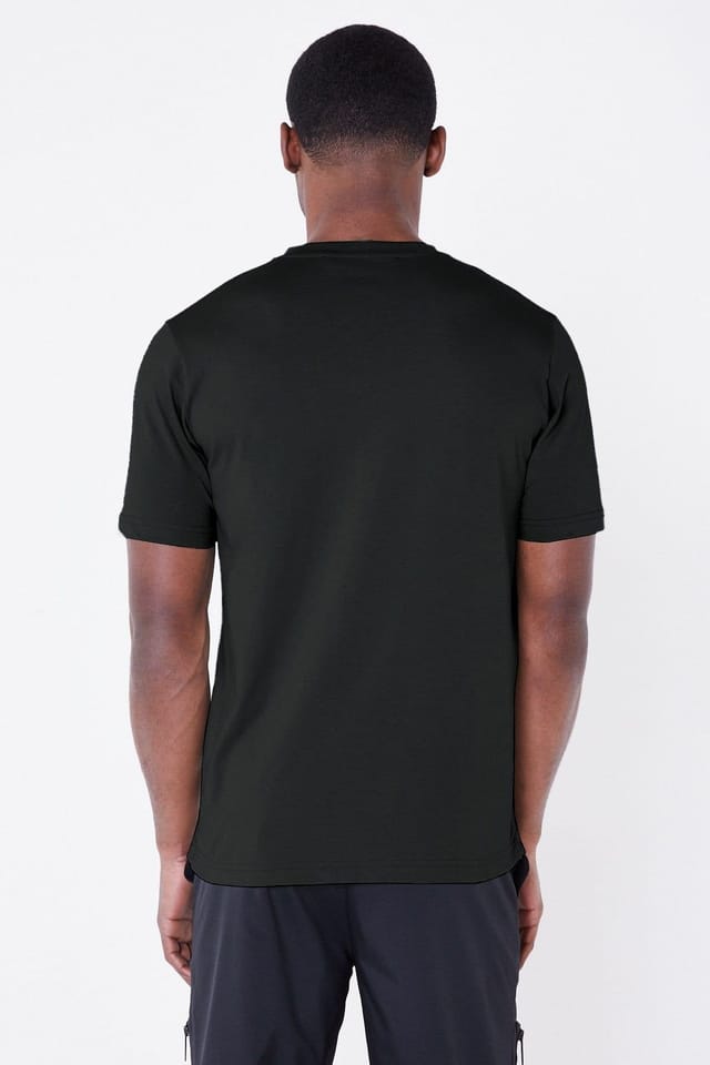 The Colourful Aura Jameson Carter Men's Stealth Tech T-Shirt in Black - 2