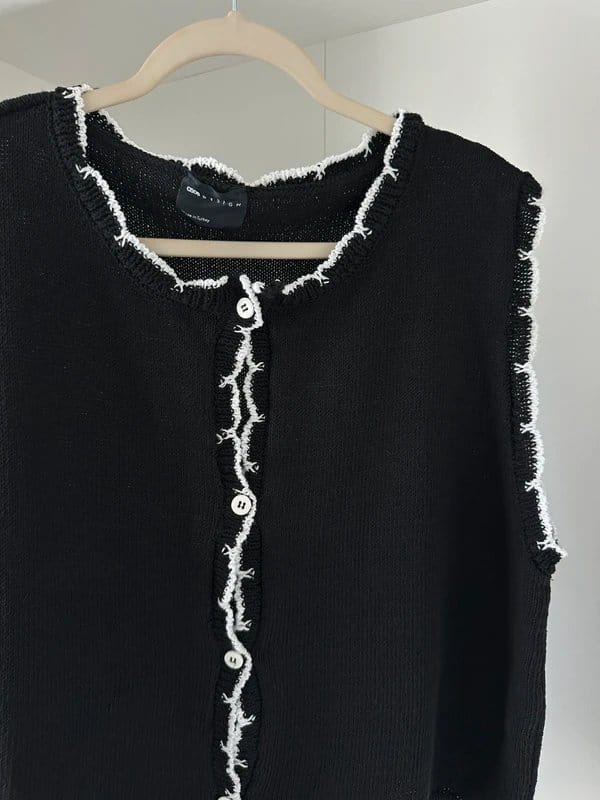 ASOS Design ASOS Design blanket stitch sleeveless cardigan - 1