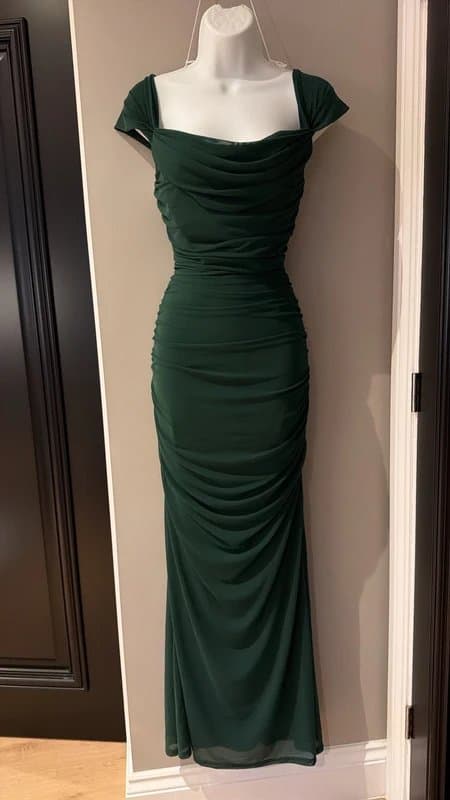 not branded Beautiful Lined Ruched Green Dress. Size XL Uk 14 Bought Never Worn.