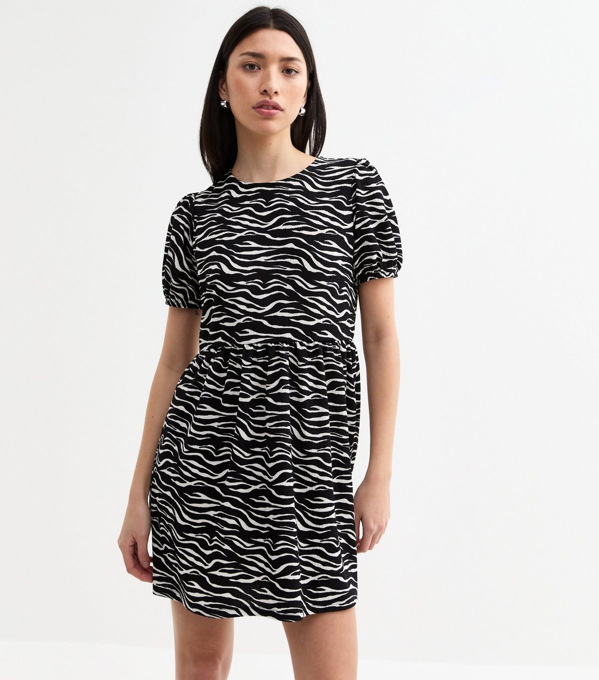 New Look Women's Black Crinkle Texture Zebra Print Mini Smock Dress New Look - 3