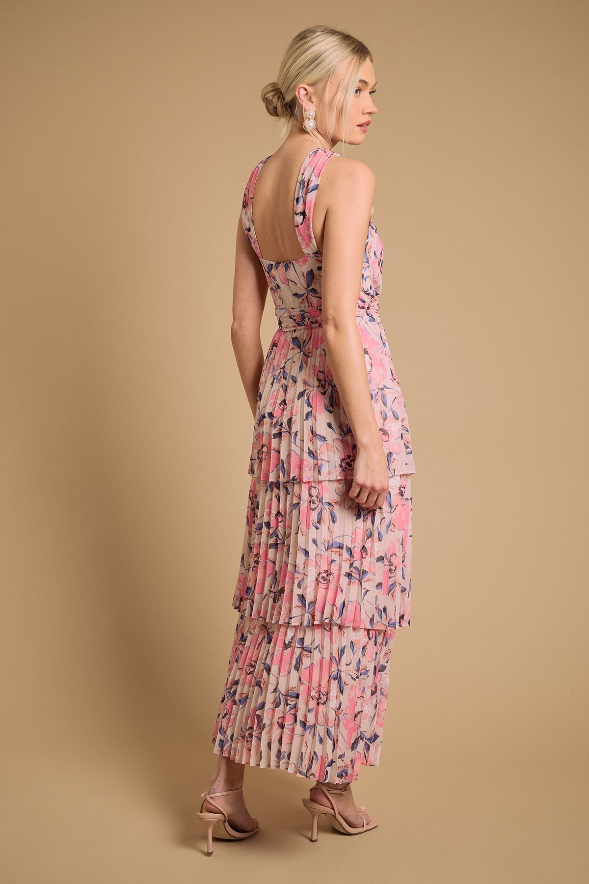 Oasis Oasis Women's Halterneck Pleated Tiered Maxi Dress in Light Pink - 4