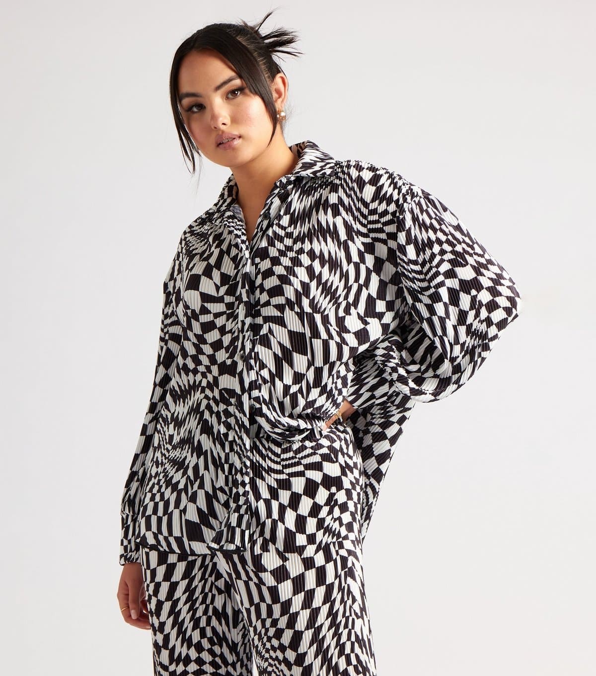 Urban Bliss Women's Black Geometric Print Oversized Shirt Urban Bliss New Look