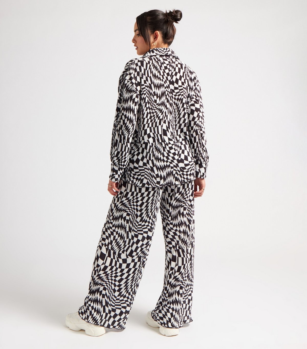 Urban Bliss Women's Black Geometric Print Oversized Shirt Urban Bliss New Look - 4