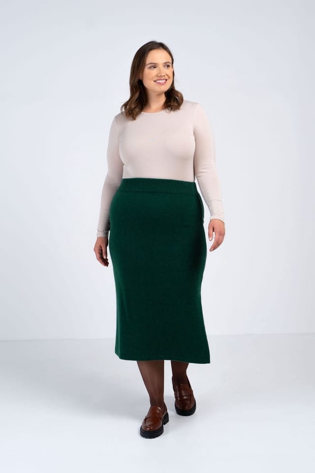 Kettlewell Kettlewell Women's Josie Merino Knitted Midi Skirt in Bottle Green - 3