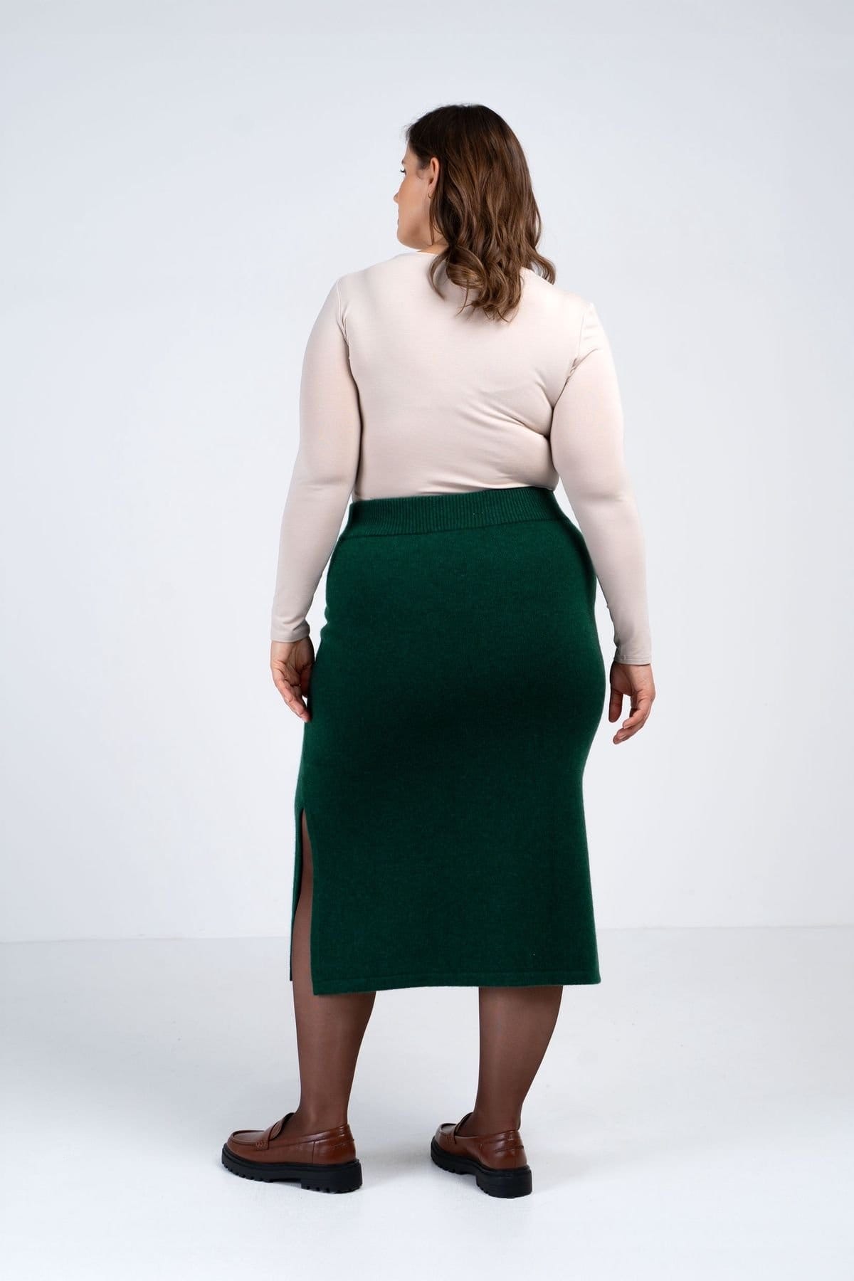 Kettlewell Kettlewell Women's Josie Merino Knitted Midi Skirt in Bottle Green - 4