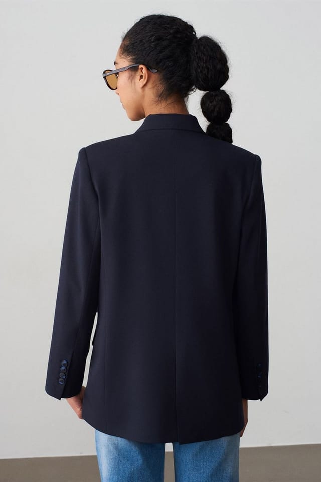 Dilvin Dilvin Women's Oversized Long Crepe Blazer Jacket in Navy - 2