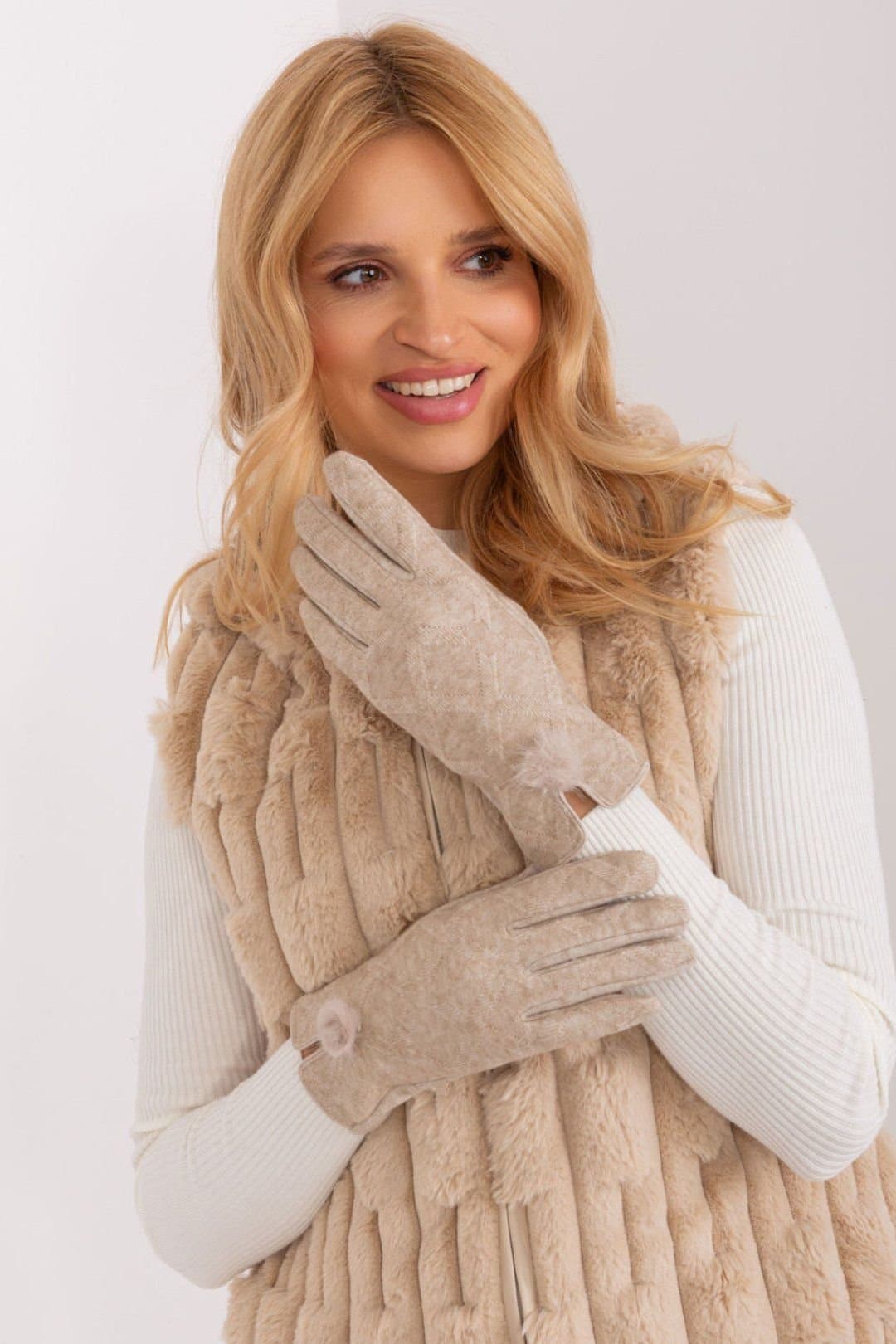 Love Lace Love Lace Women's Elegant Insulated Touchscreen Gloves Geometric Pattern Pom Poms in Beige