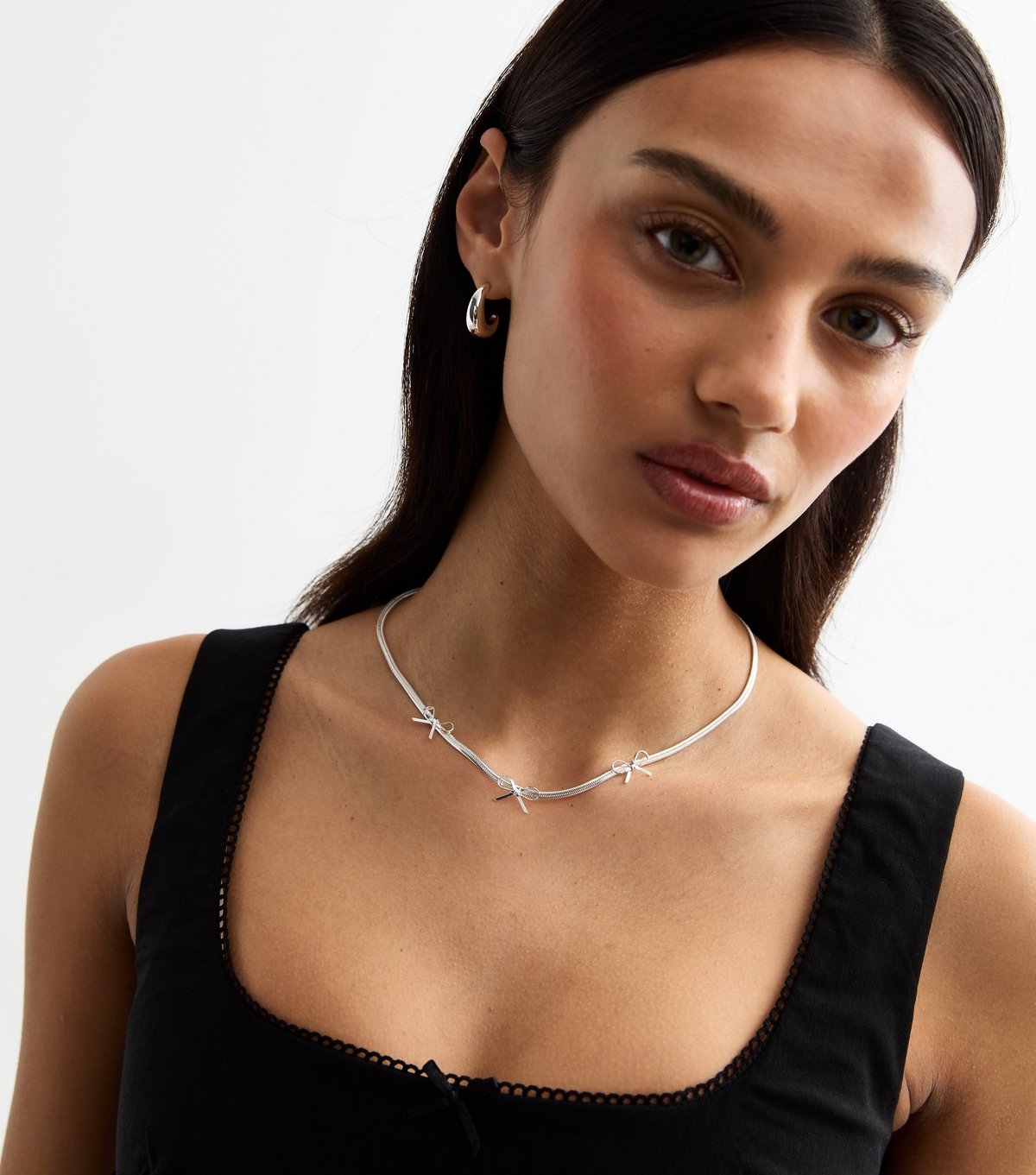 New Look Silver Tone Bow Snake Chain Necklace New Look - 2