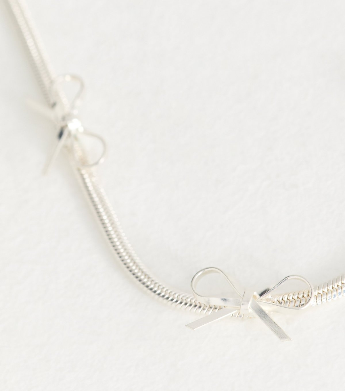 New Look Silver Tone Bow Snake Chain Necklace New Look - 4