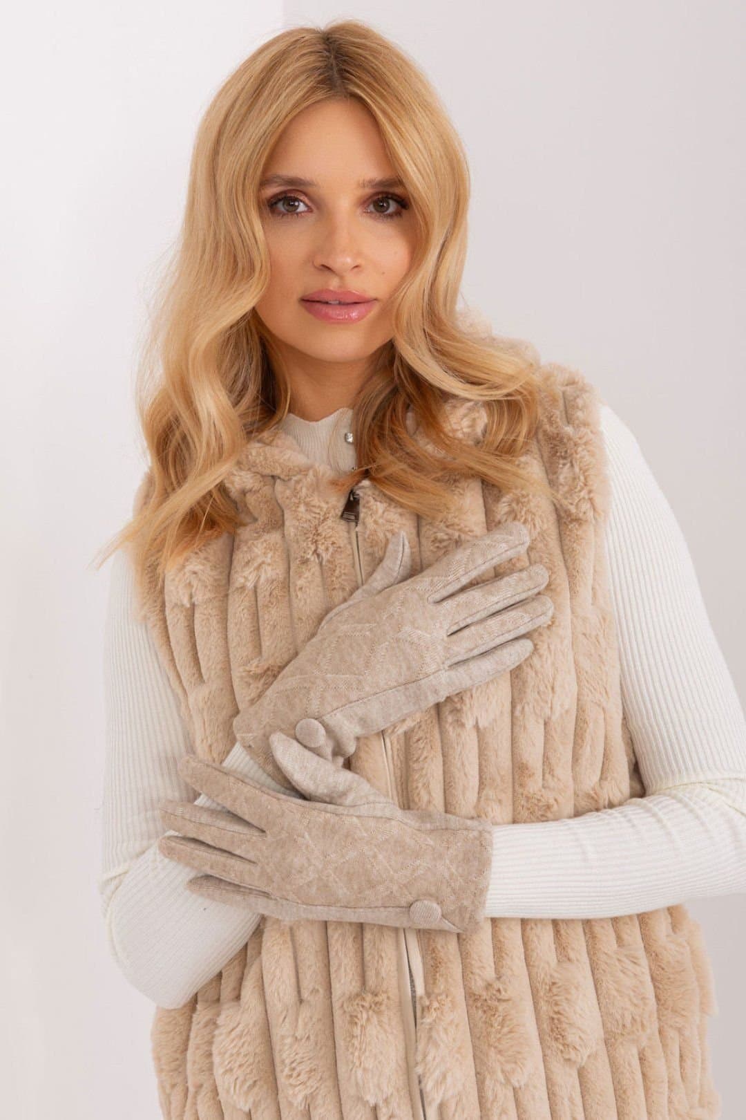 Love Lace Love Lace Women's Insulated Touchscreen Gloves Geometric Pattern Decorative Buttons in Beige