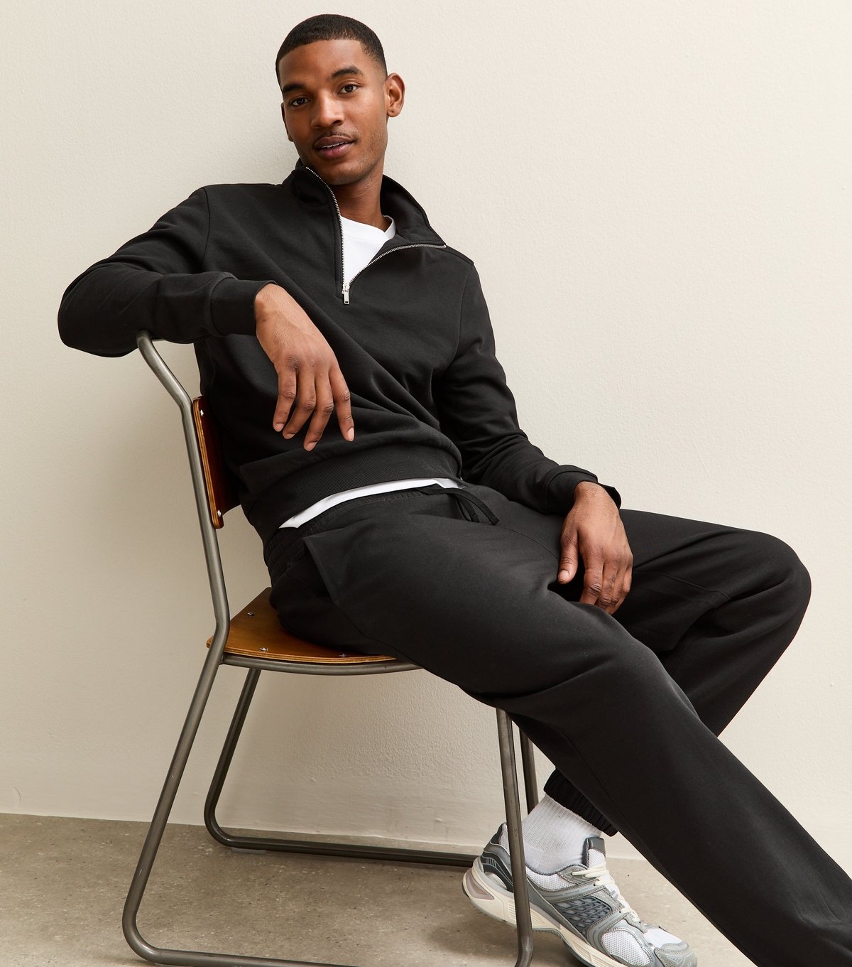 New Look Men's Black Oversized Cuffed Ankle Joggers New Look - 2