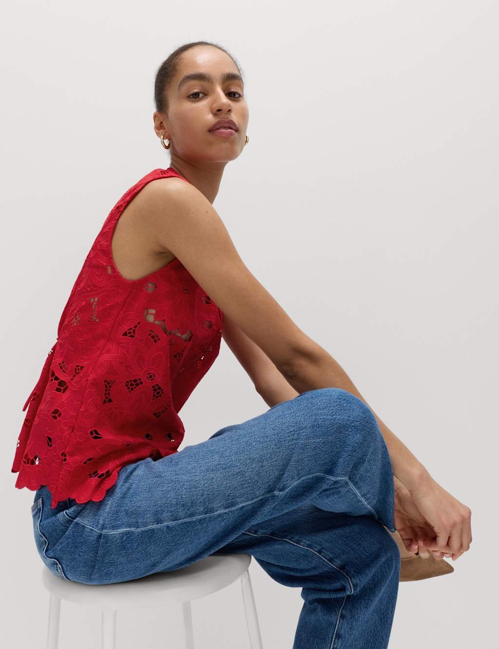 Marks & Spencer M&S Floral V-neck Cutwork Detail Waistcoat Rouge - 2