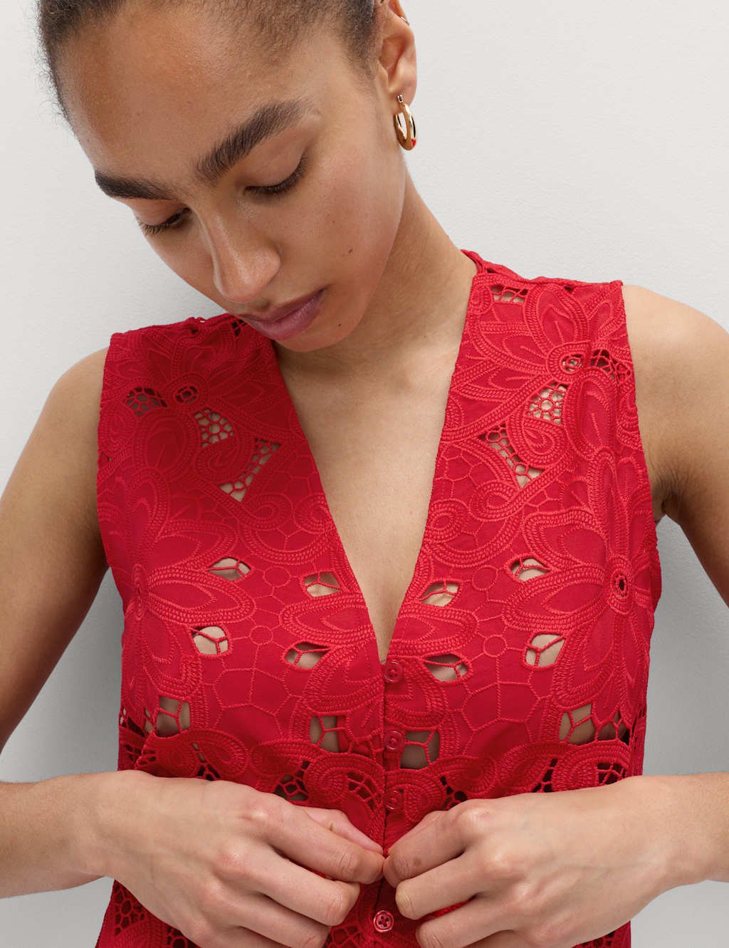 Marks & Spencer M&S Floral V-neck Cutwork Detail Waistcoat Rouge - 4