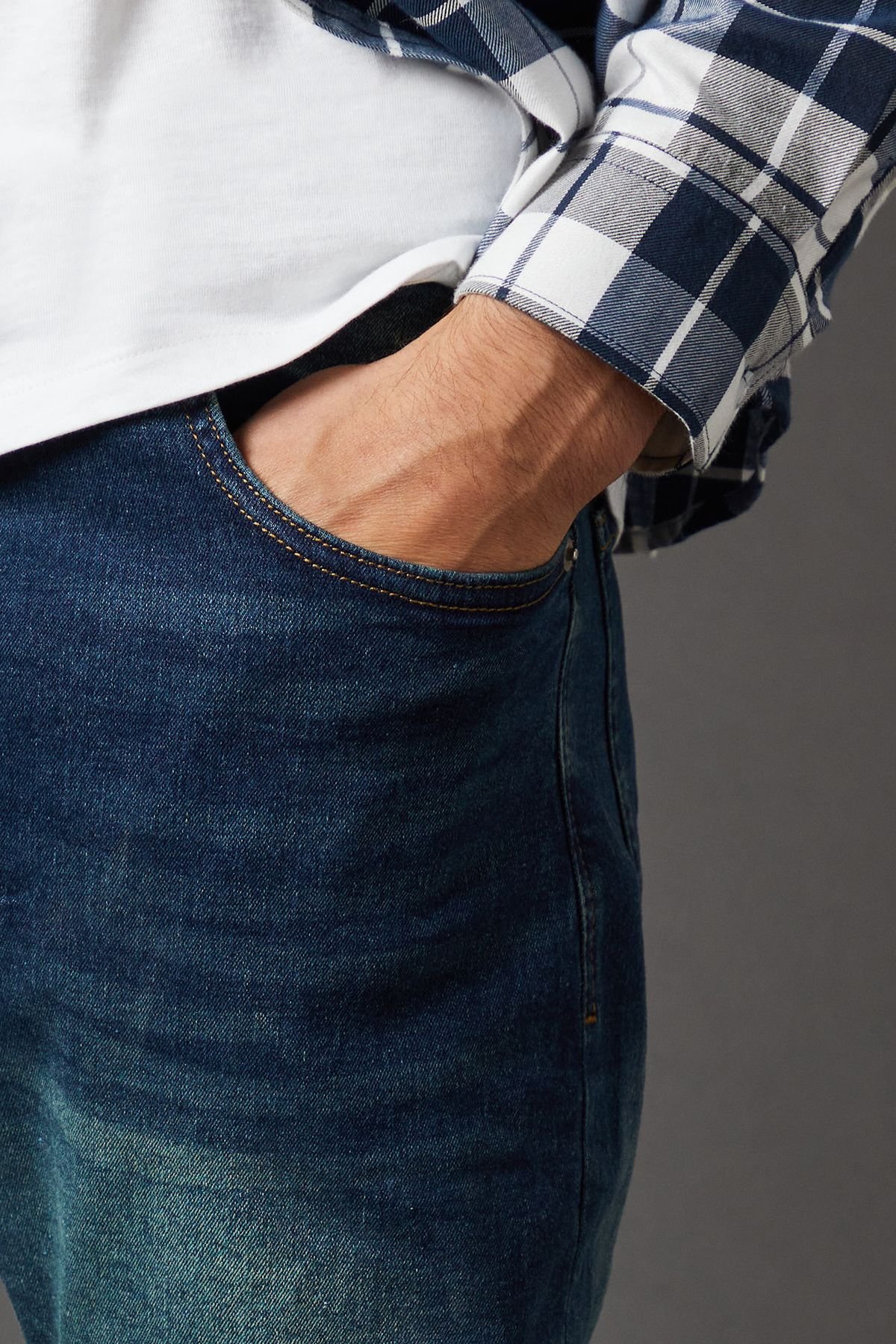 Burton Burton Men's Dark Vintage Wash Stretch Straight Jeans in Dark Wash - 4