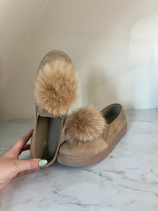 The Unbranded Brand Unbranded Viral Camel Beige Brown Pom Pom Fur  Slip On Shoe Slippers Size 6/7