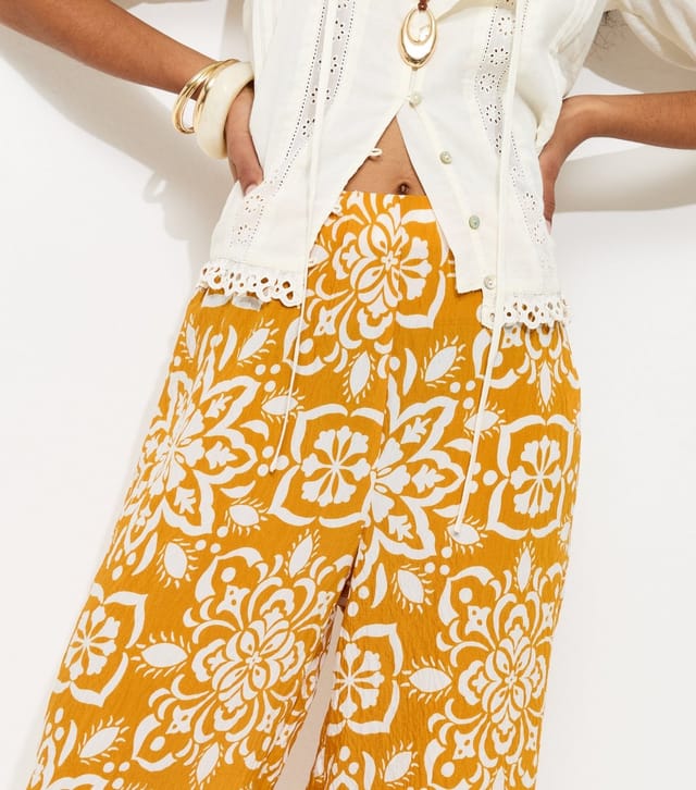 New Look Women's Yellow Tile Print Cropped Trousers New Look - 2