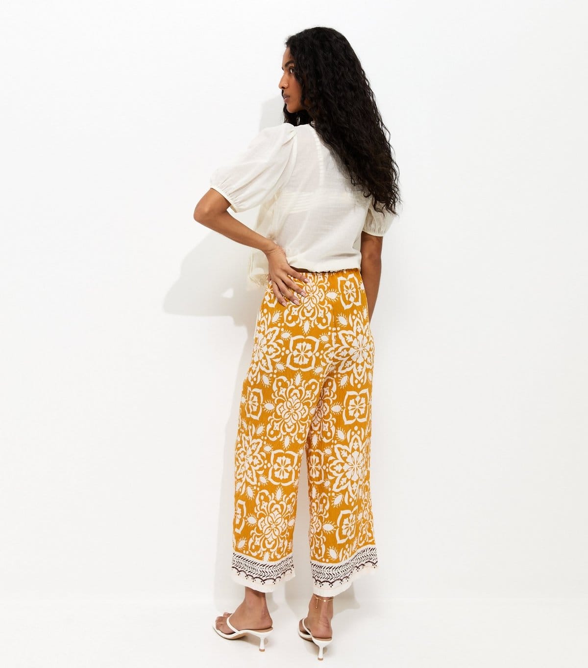 New Look Women's Yellow Tile Print Cropped Trousers New Look - 4