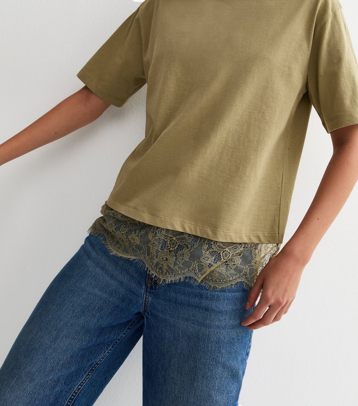 New Look Women's Khaki Lace Hem Boxy T-Shirt New Look - 2