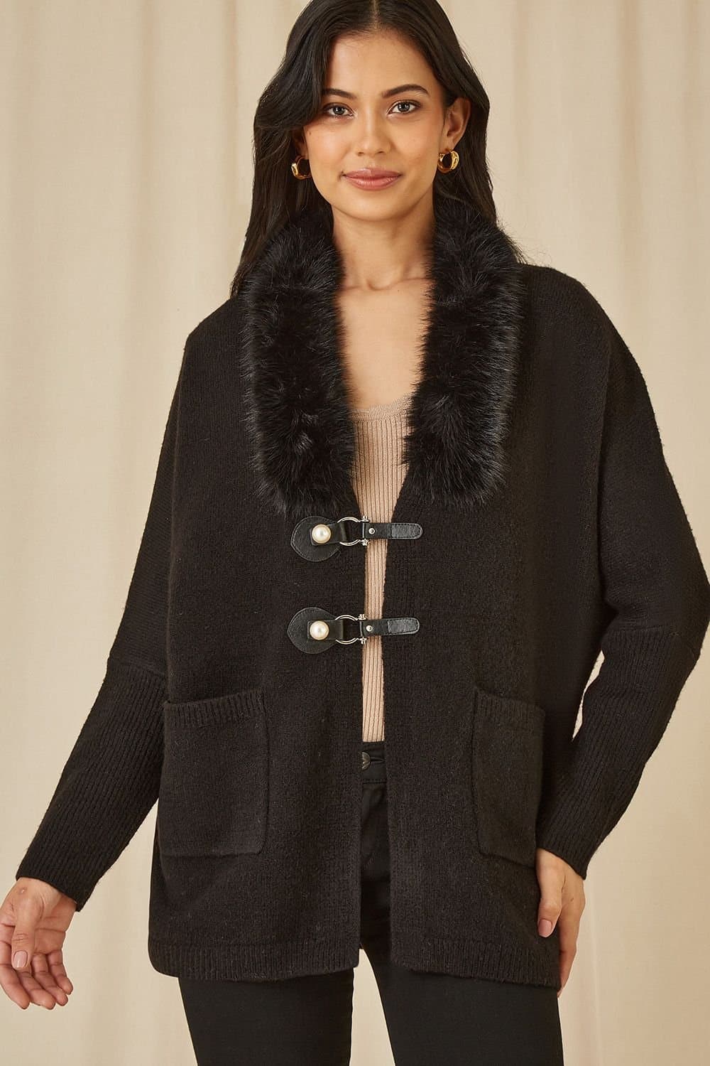 Yumi Yumi Women's Black Cardigan With Detachable Fur Collar Trim