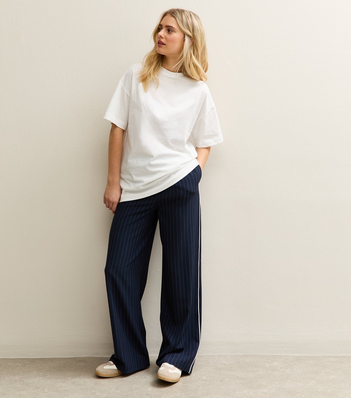 New Look Women's White Cotton Oversized Crew Neck T-Shirt New Look - 3