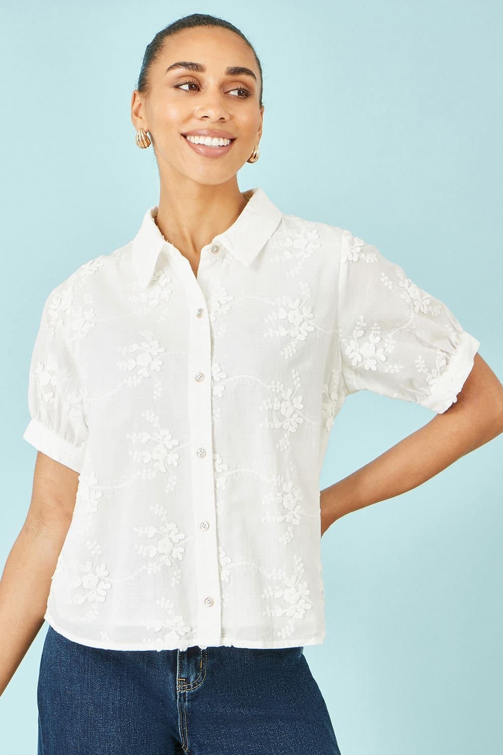 Yumi Yumi Women's White Cotton Flower Applique Shirt