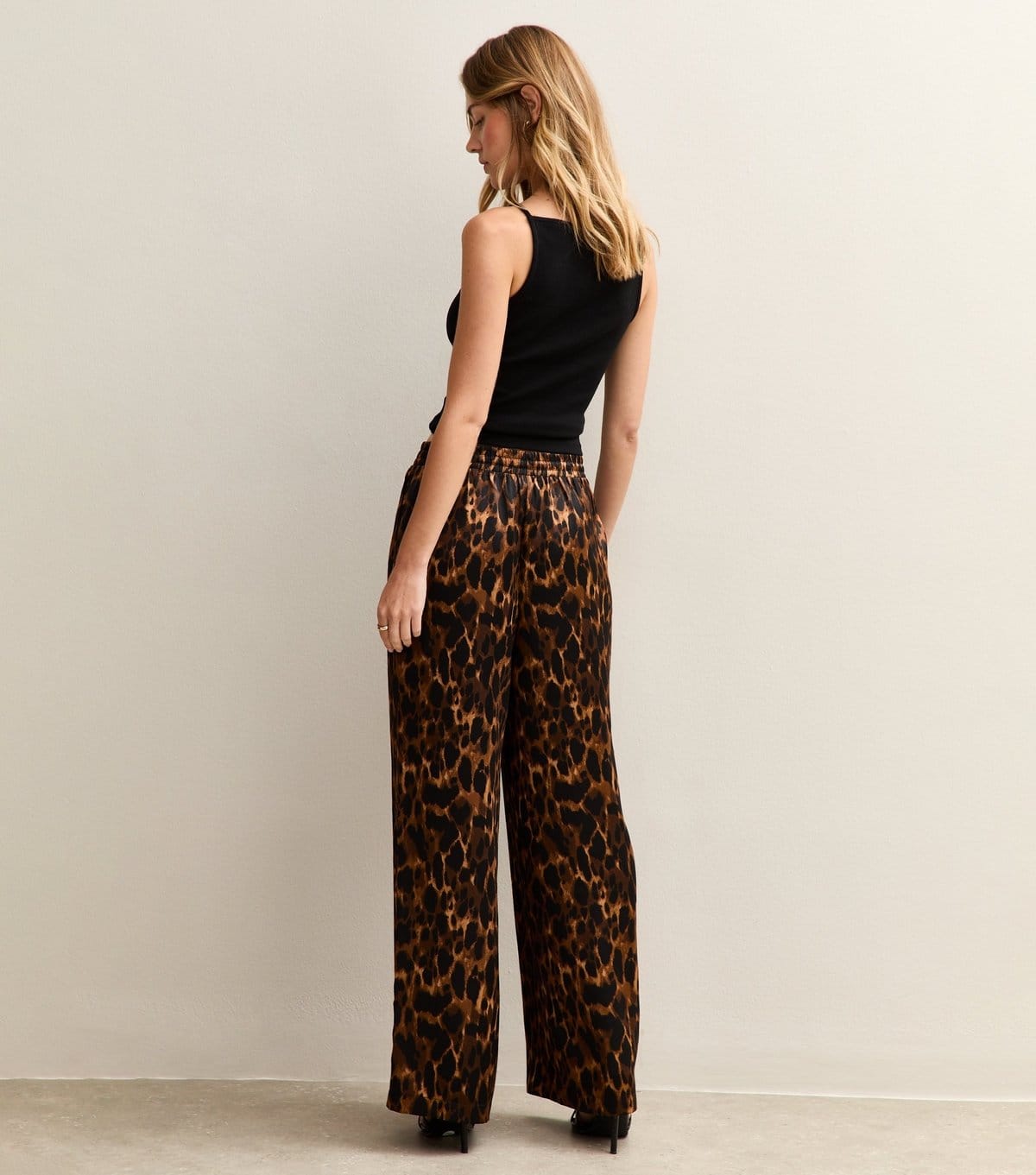 New Look Women's Brown Animal Print Satin Wide Leg Trousers New Look - 4