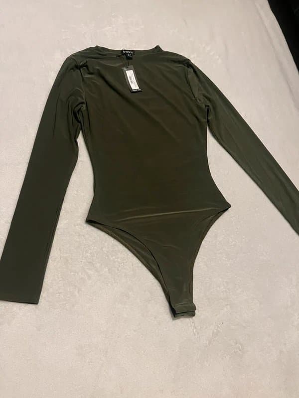 Boohoo Boohoo khaki double layered body size 12 nwt