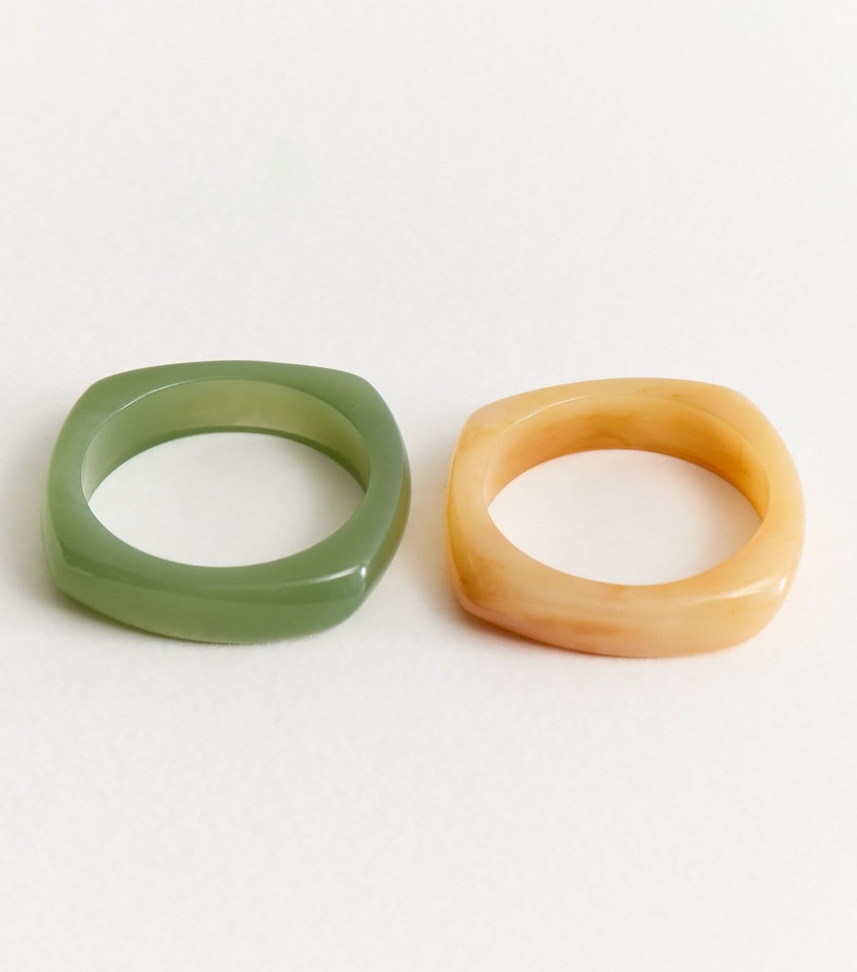 New Look Pack Of 2 Green and Yellow Chunky Rectangular Resin Bangles New Look - 4