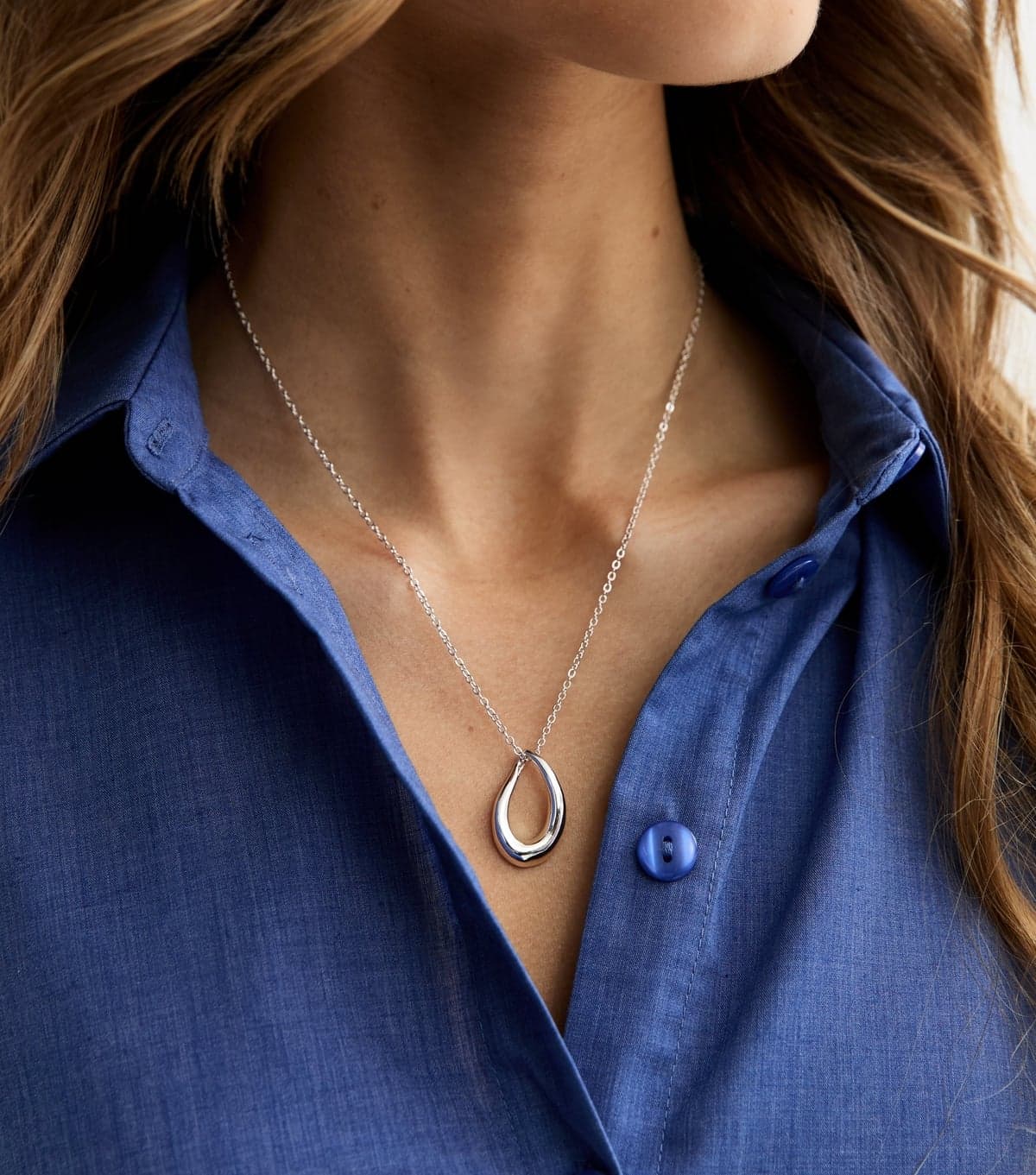 New Look Silver Tone Abstract Oval Pendant Necklace New Look