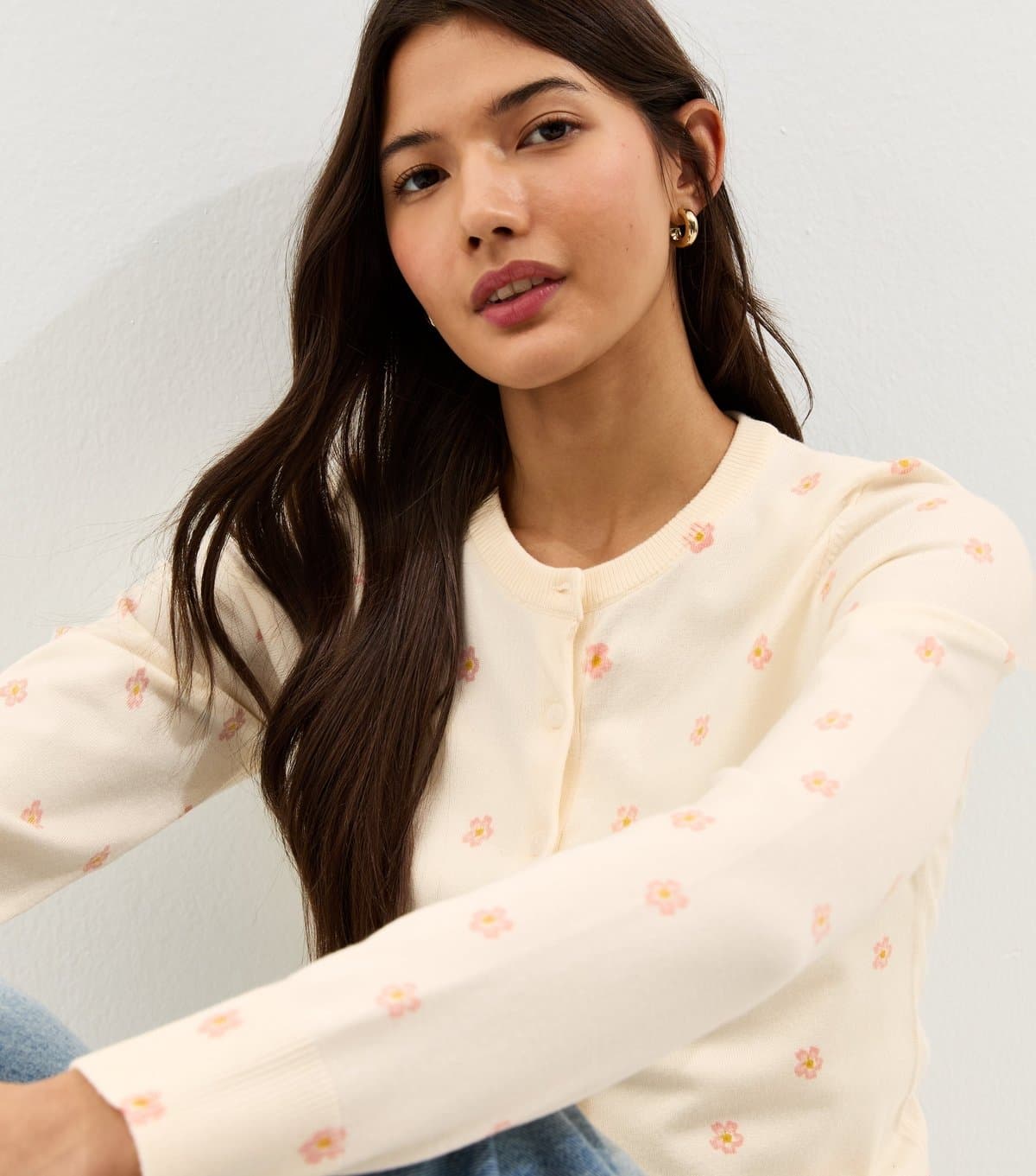 New Look Women's Cream Lightweight Floral Crew Neck Cardigan New Look