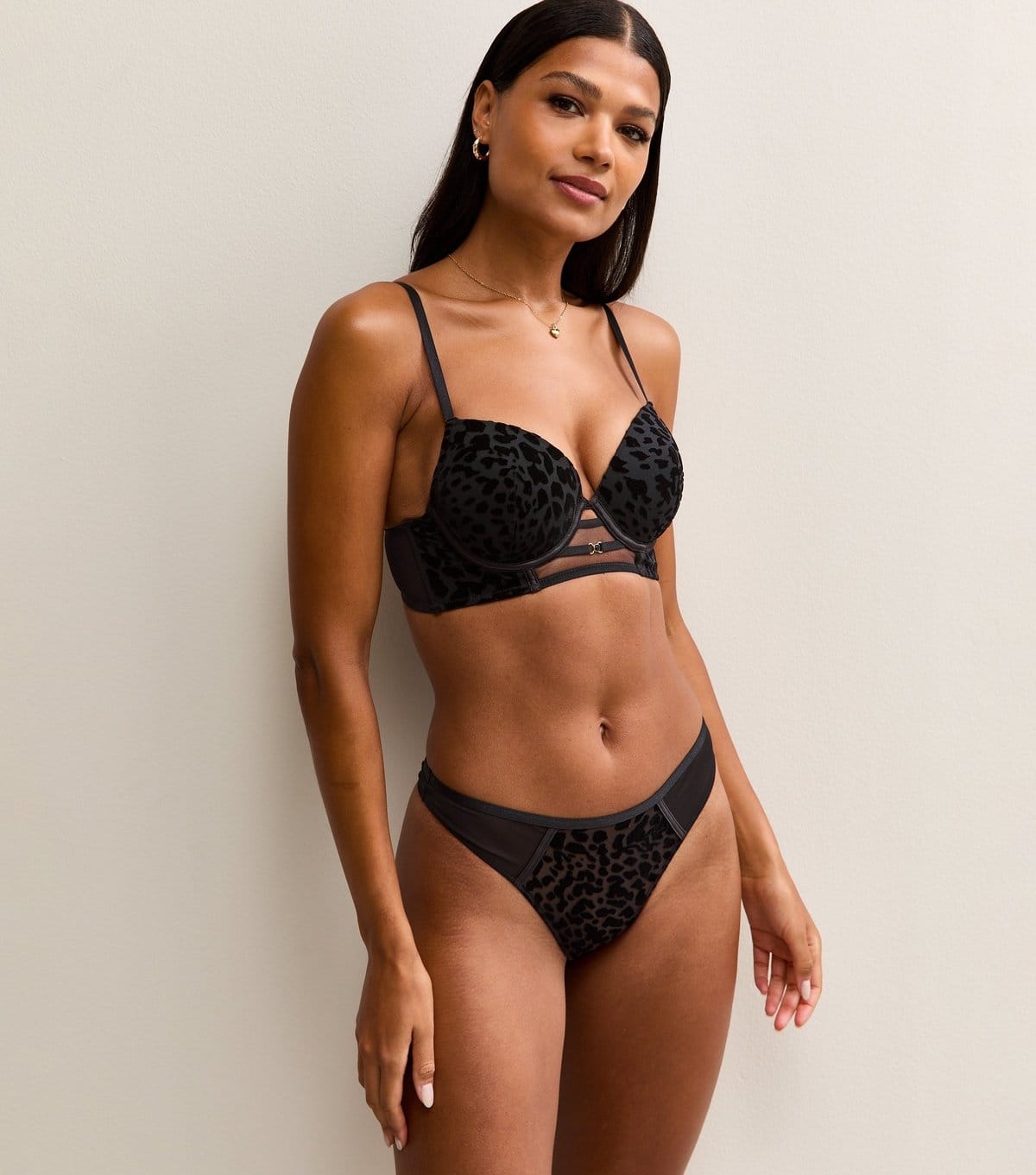 New Look Women's Black Leopard Flock T-Shirt Bra New Look - 4