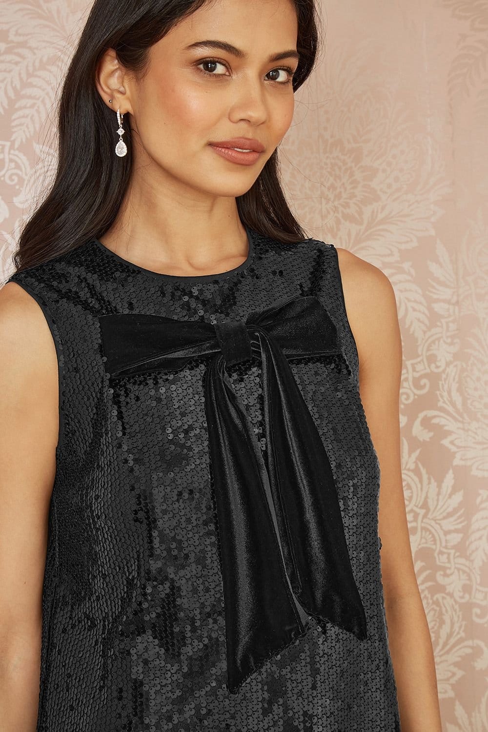 Yumi Yumi Women's Black Sequin Bow Tunic Shift Dress - 4