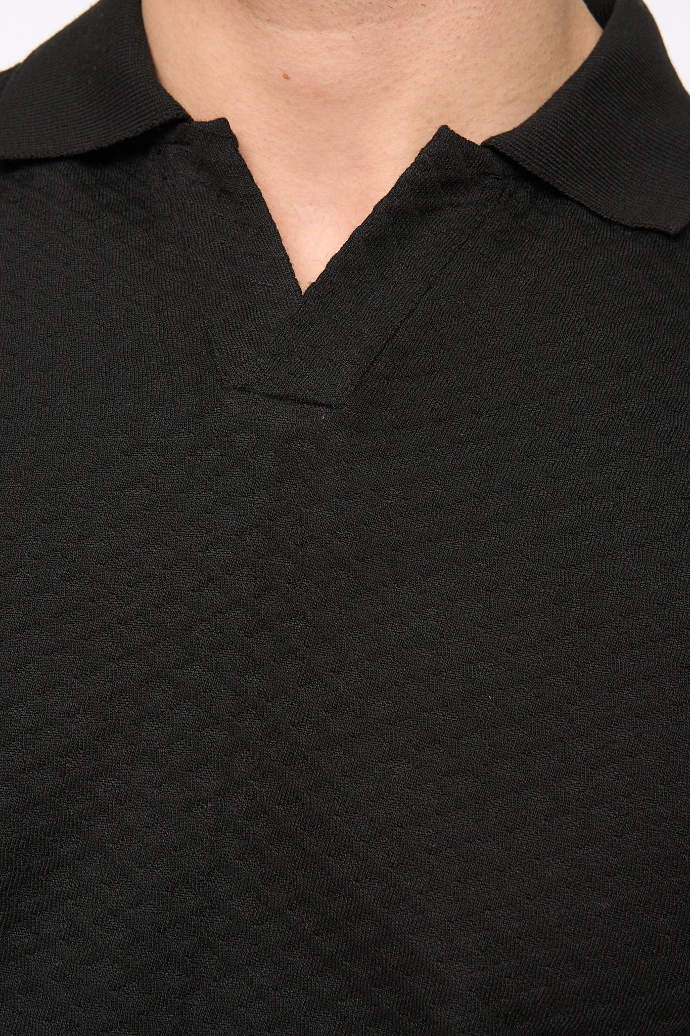 Duck and Cover Duck and Cover Men's Morwin Textured Knit Polo with Buttonless Neck in Black - 4
