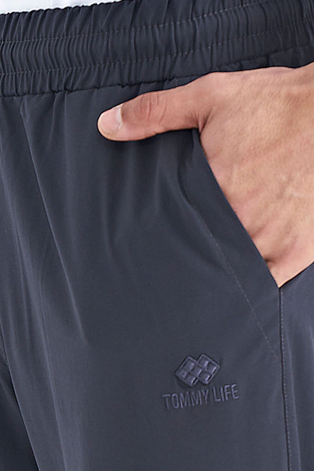 Tommy Life Tommy Life Men's Regular-fit Wide-leg Shorts in Dark Grey - 4
