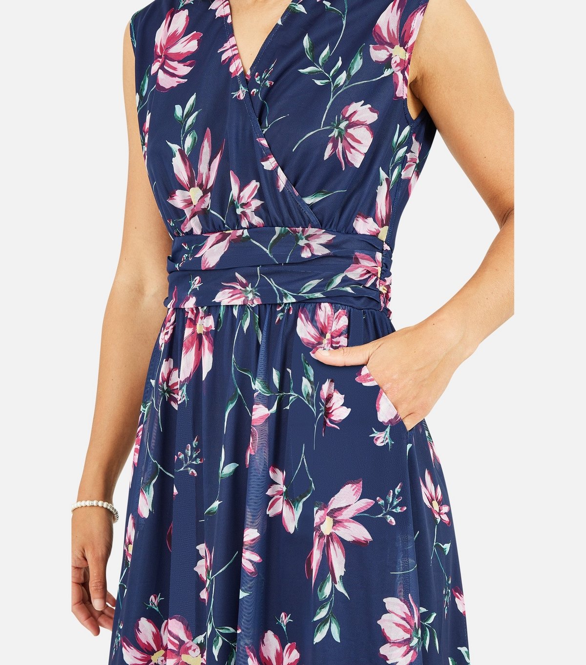 Yumi Women's Blue Floral Sleeveless Wrap Midi Dress Yumi New Look - 3