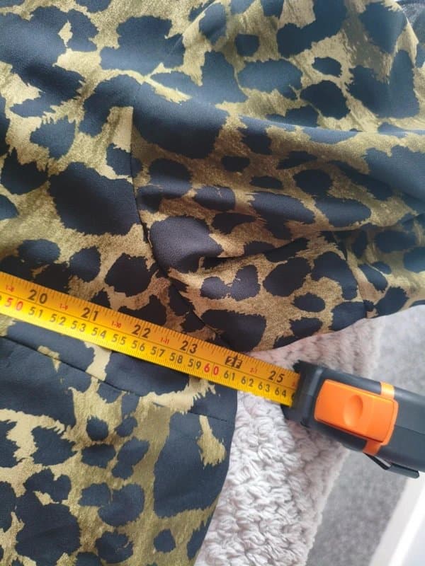 The Unbranded Brand elegant long blouse leopard print ruffled sleevesdeep green&black size 20/22 excellent condition