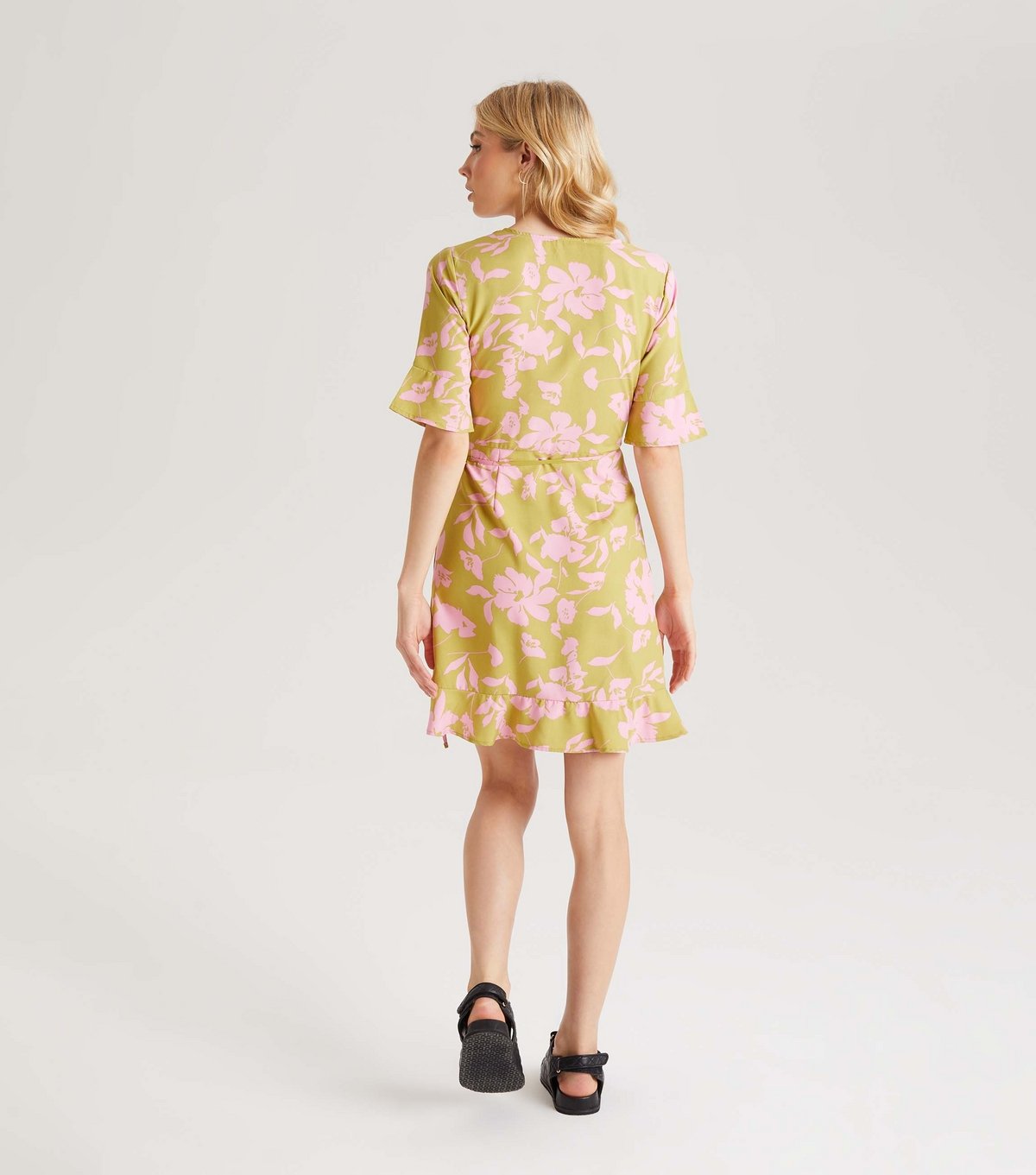 Urban Bliss Women's Green Floral Print Wrap Mini Dress Urban Bliss New Look - 4