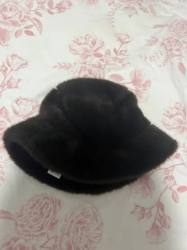 Bershka Bershka Faux Fur hat