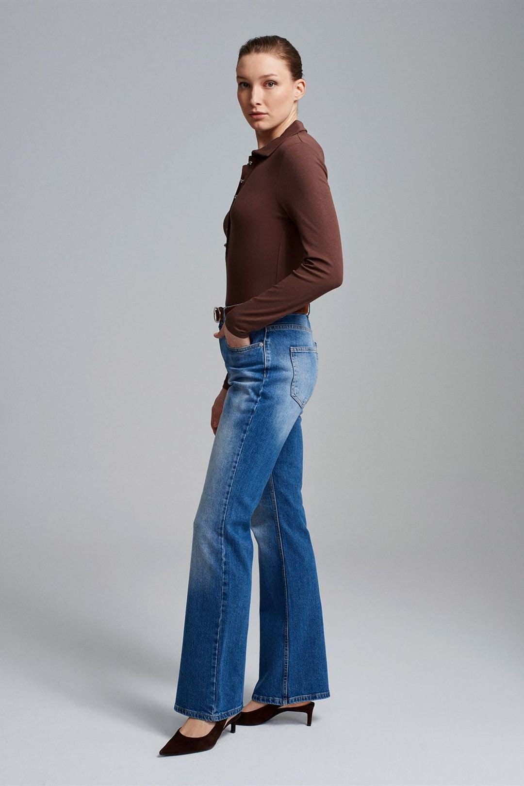 Dilvin Dilvin Women's Low-Waist Straight-Leg Jeans in Mid Blue - 4