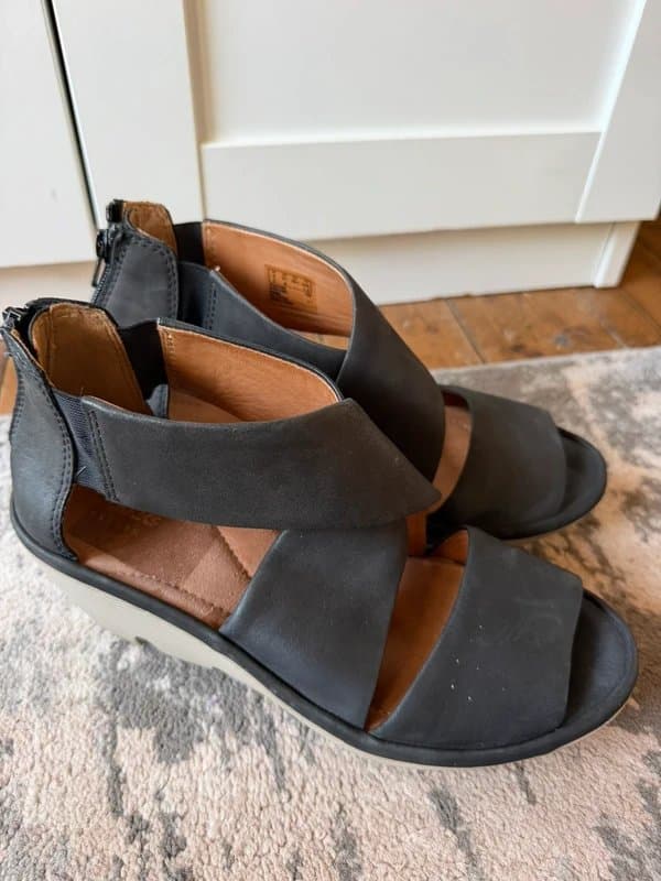 Clarks Clarks artisan black leather crossover zip up. Wedge sandals size 6