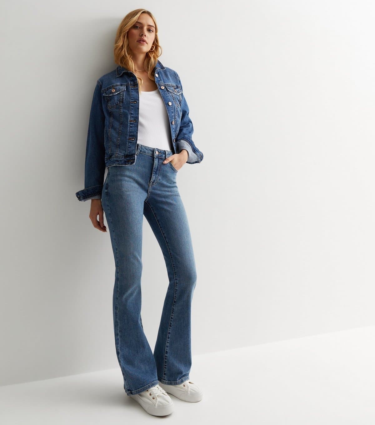New Look Women's Mid Blue Low Rise Bootcut Jeans New Look