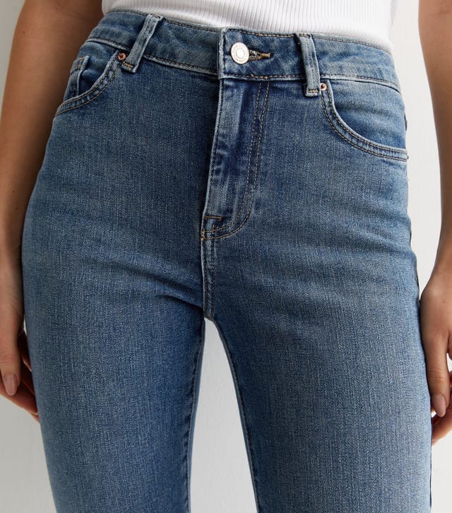 New Look Women's Mid Blue Low Rise Bootcut Jeans New Look - 2