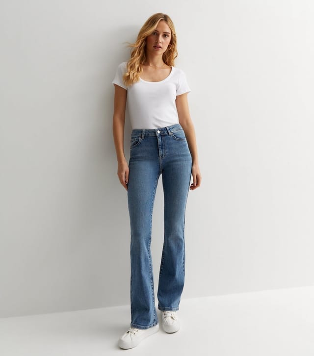 New Look Women's Mid Blue Low Rise Bootcut Jeans New Look - 3